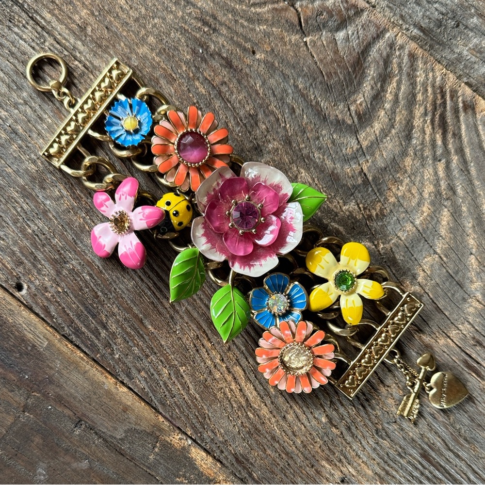 Betsey Johnson Garden Party articulating enamel floral gold chain bracelet - Picture 3 of 9